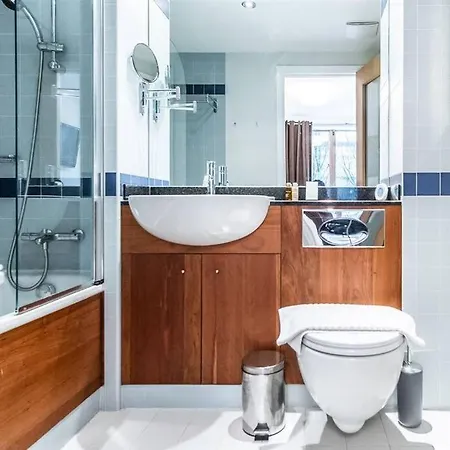 アパート Grand Canal 2 Bedroom Flat ダブリン
