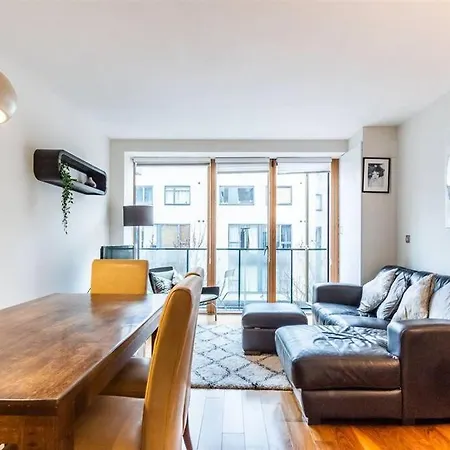 Grand Canal 2 Bedroom Flat * 더블린