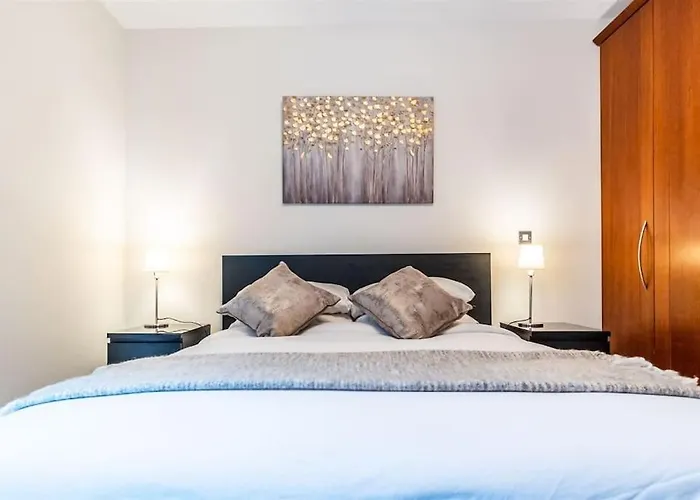 Grand Canal 2 Bedroom Flat * Dublin